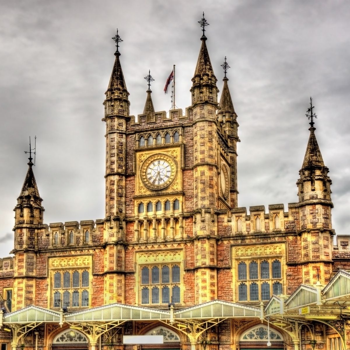 qrun-train-station-transfers-featured Bristol Temple Meads station - train station transfers